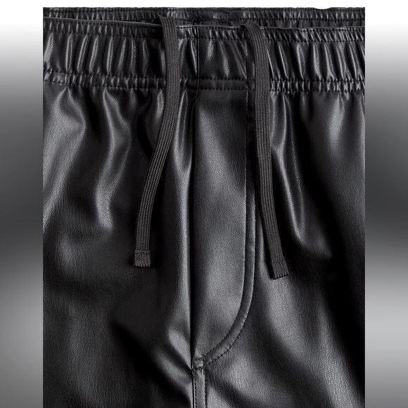 *NEW* H&M Relaxed-fit Faux Leather Shorts - Picture 3 of 10